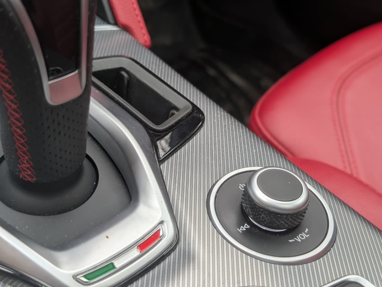 1b2e1a2e-e2cd-4e46-adee-58b03aa39c6b